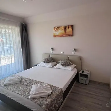 и студиа алекса And Alexa