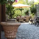 и студиа алекса And Alexa Apartman *
