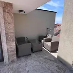 и студиа алекса And Alexa Apartman Szozopol