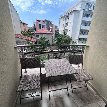 и студиа алекса And Alexa Szozopol