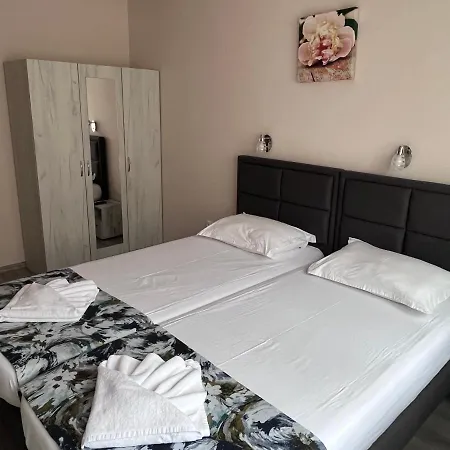 и студиа алекса And Alexa Szozopol