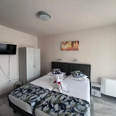 и студиа алекса And Alexa Apartman *