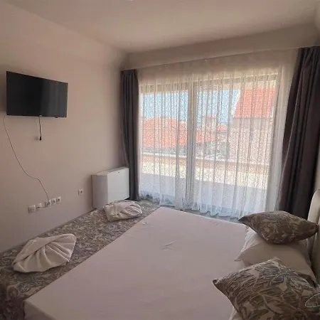 и студиа алекса And Alexa Szozopol