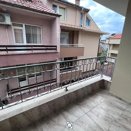 Apartment и студиа алекса And Alexa *