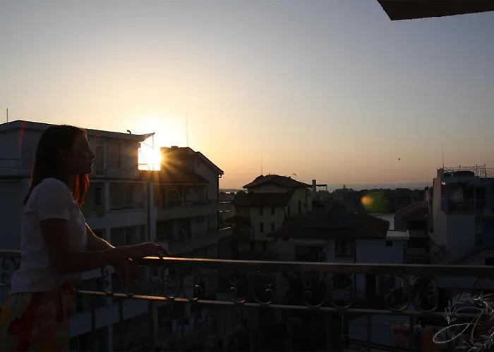 и студиа алекса And Alexa *